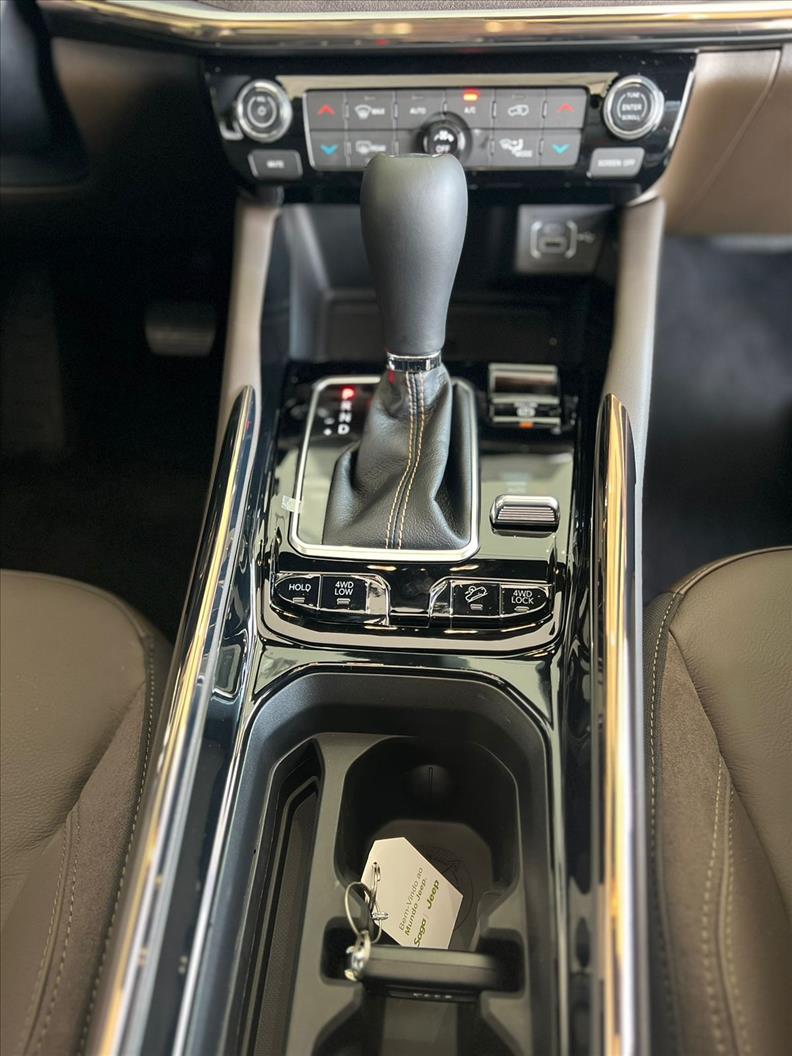 Jeep-COMMANDER-2.2 Turbo Overland