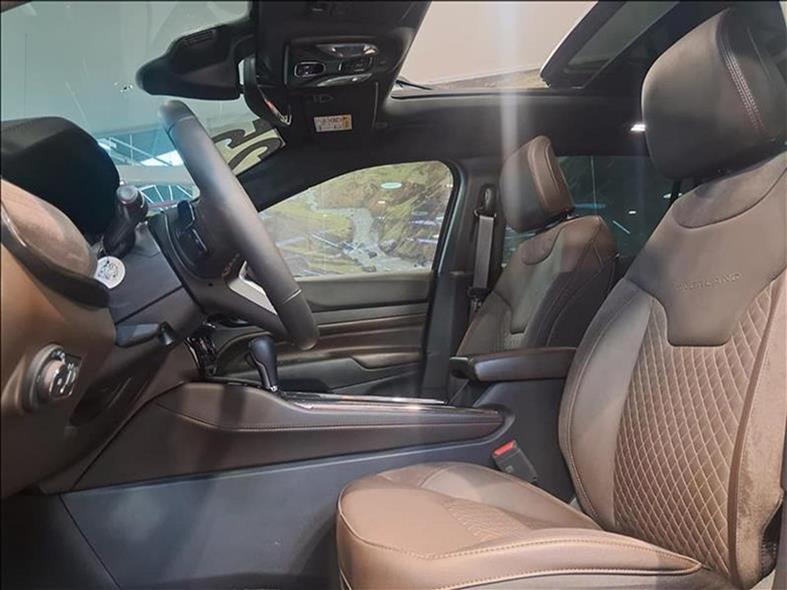 Jeep-COMMANDER-1.3 T270 Turbo Overland