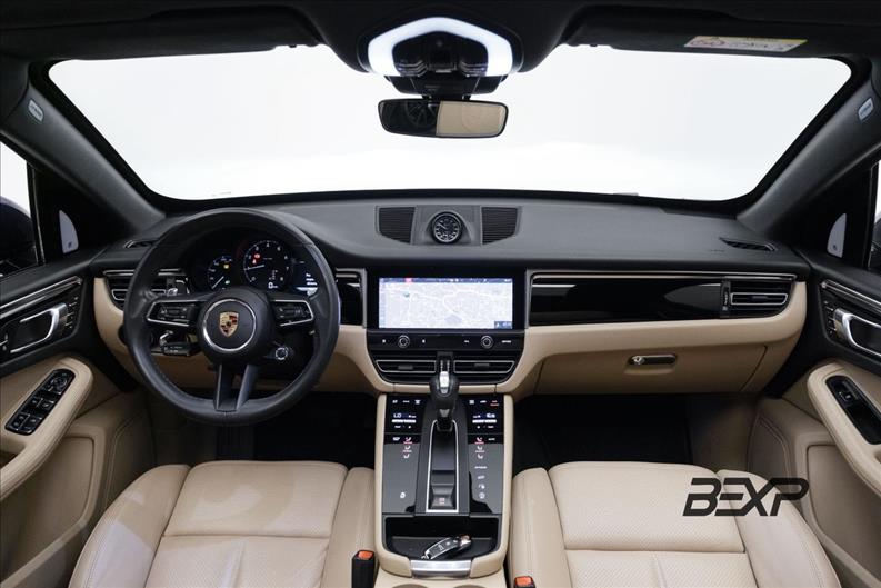 Porsche-MACAN-2.0 Turbo