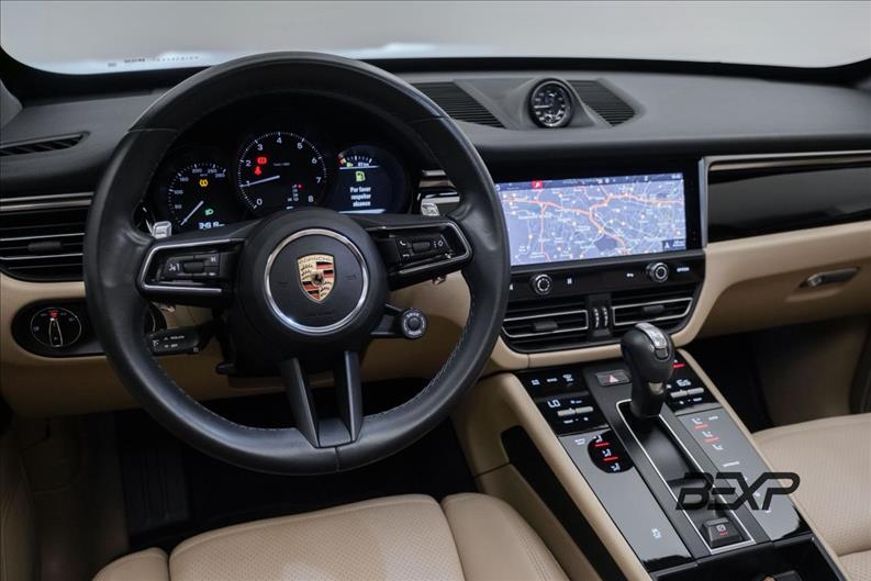 Porsche-MACAN-2.0 Turbo