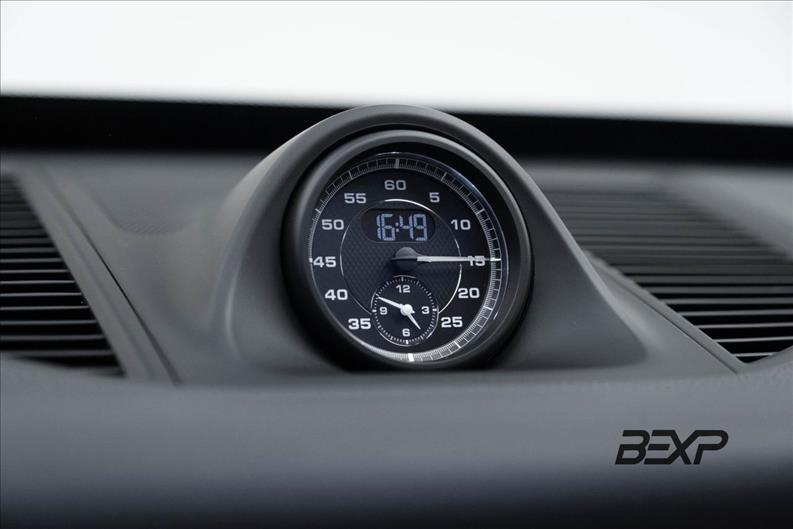 Porsche-MACAN-2.0 Turbo