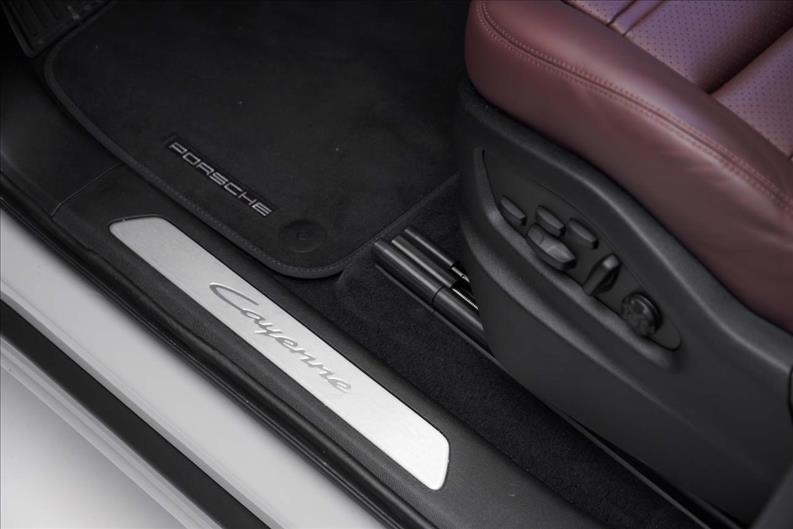 Porsche-CAYENNE-3.0 V6 E-hybrid Coupé AWD S