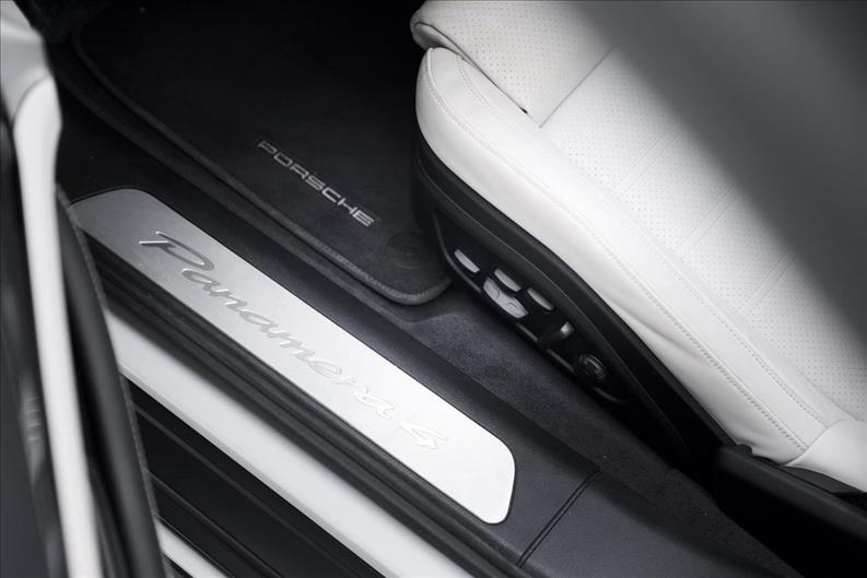 Porsche-PANAMERA-2.9 V6 E-hybrid 4