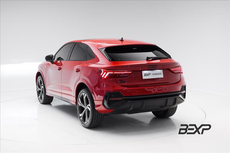 Audi-Q3-2.0 40 TFSI Sportback Performance Black Plus Quattro