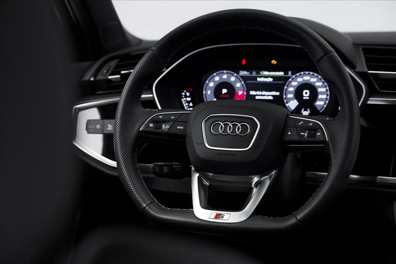 Audi-Q3-2.0 40 TFSI Sportback Performance Black Plus Quattro