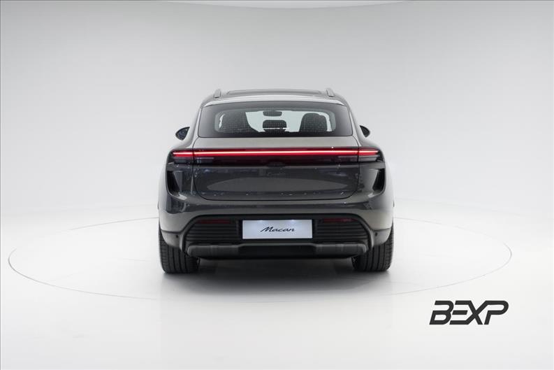 Porsche-MACAN-Turbo