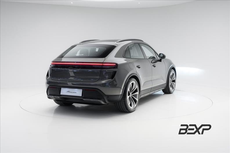 Porsche-MACAN-Turbo