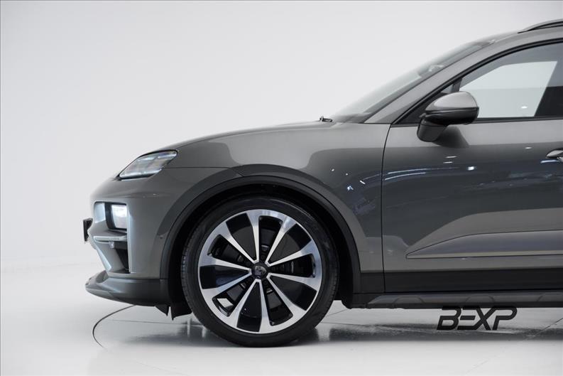 Porsche-MACAN-Turbo