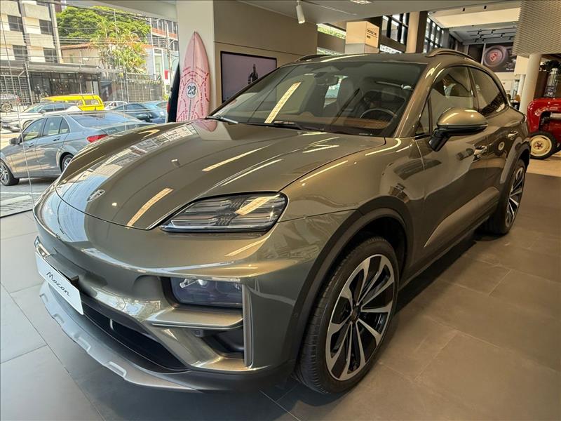 Porsche-MACAN-Turbo