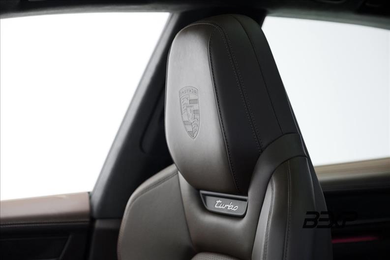 Porsche-MACAN-Turbo