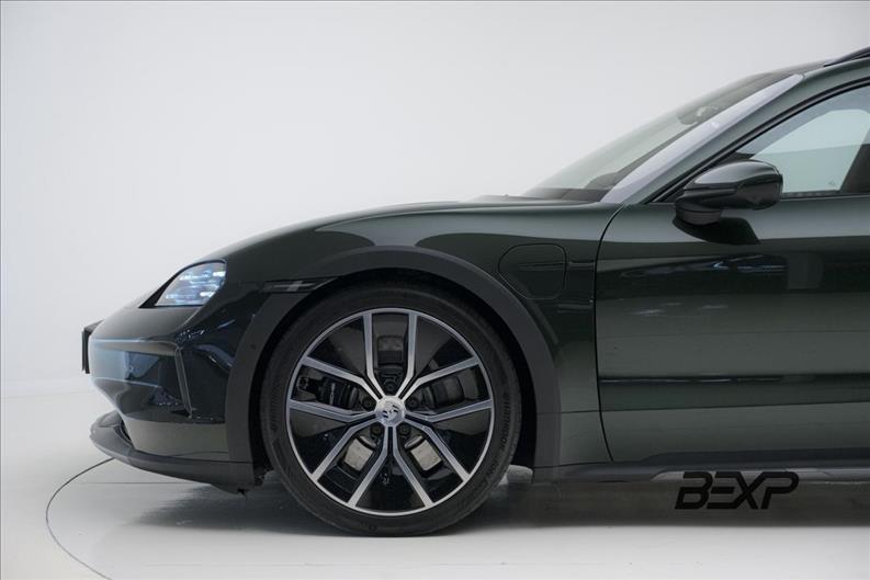 Porsche-TAYCAN-4 Cross Turismo