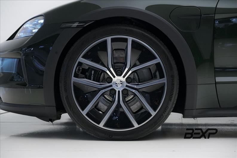 Porsche-TAYCAN-4 Cross Turismo