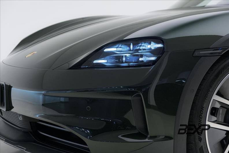 Porsche-TAYCAN-4 Cross Turismo