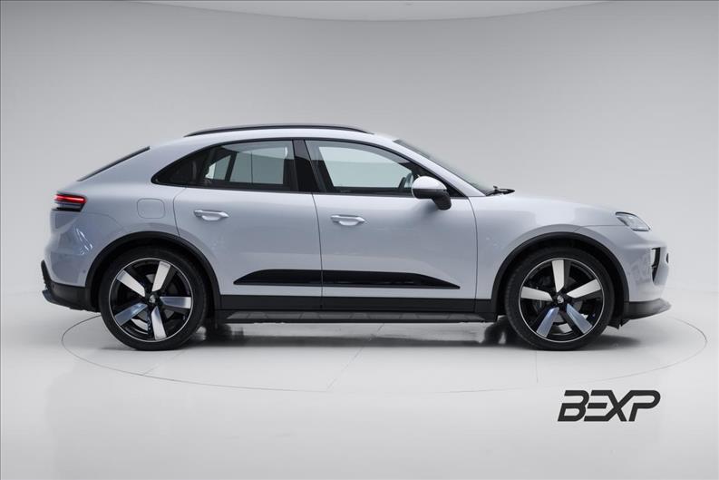 Porsche-MACAN-4