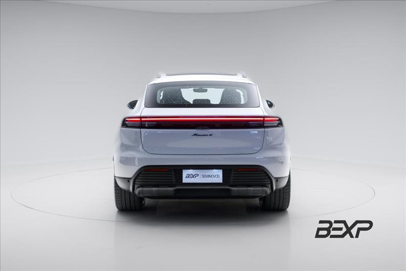 Porsche-MACAN-4