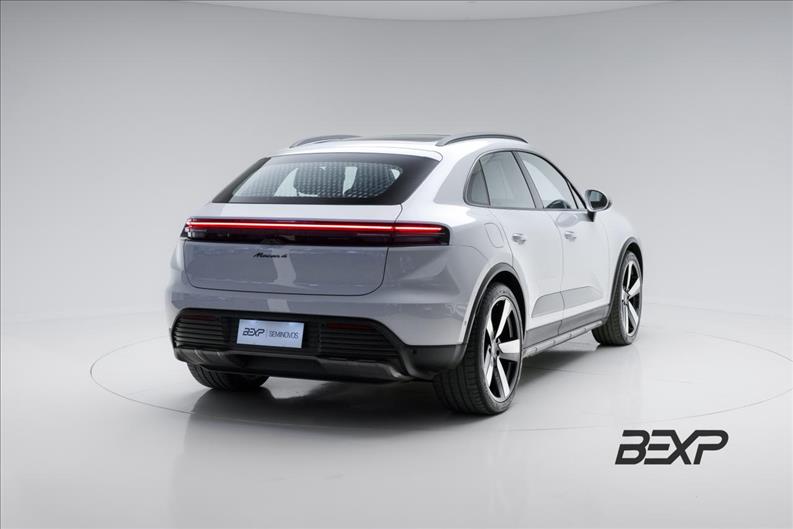 Porsche-MACAN-4