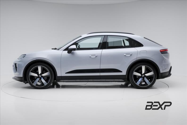 Porsche-MACAN-4
