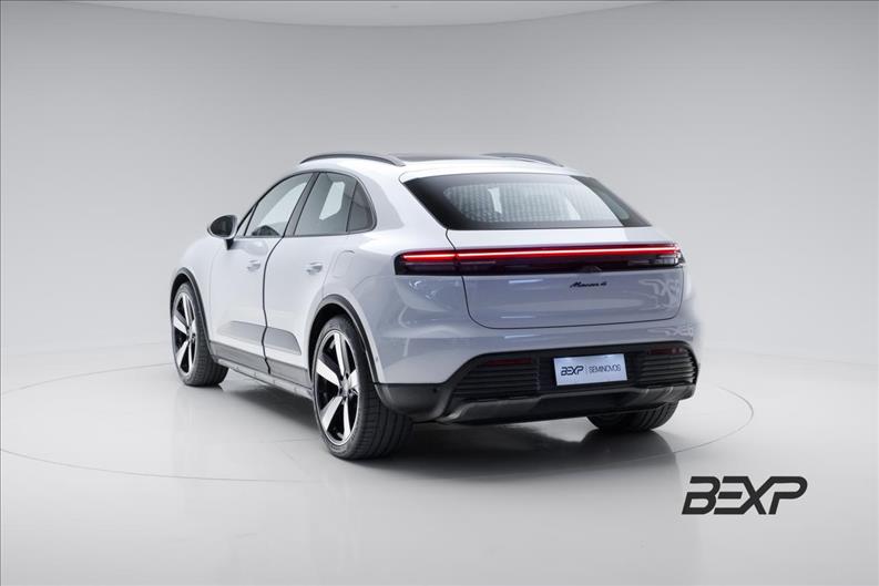 Porsche-MACAN-4
