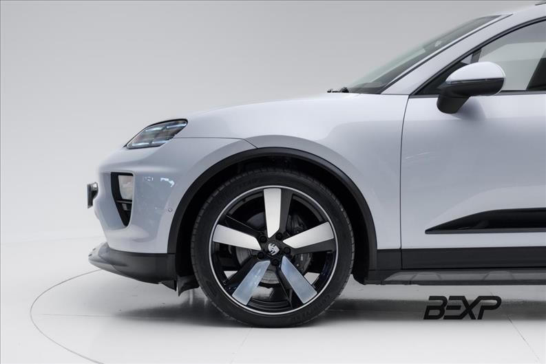 Porsche-MACAN-4