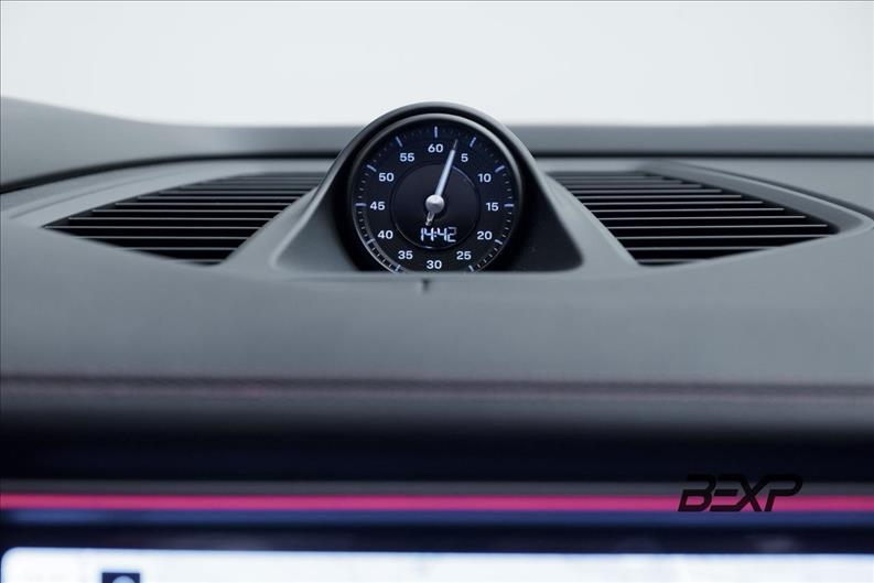 Porsche-MACAN-4