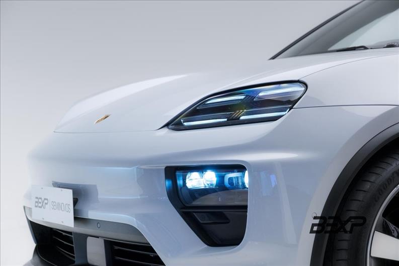 Porsche-MACAN-4
