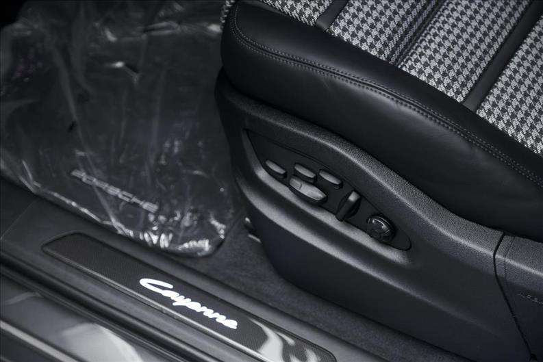 Porsche-CAYENNE-3.0 V6 E-hybrid Coupé AWD S