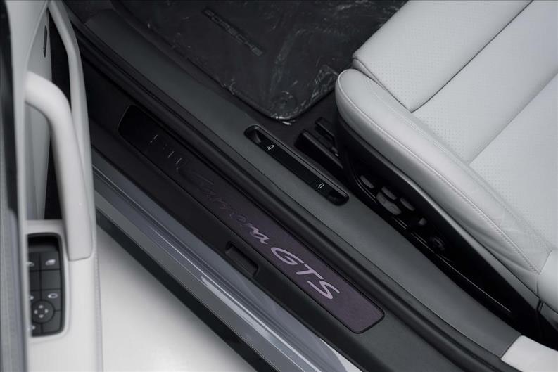 Porsche-911-3.0 24V H6 Carrera GTS