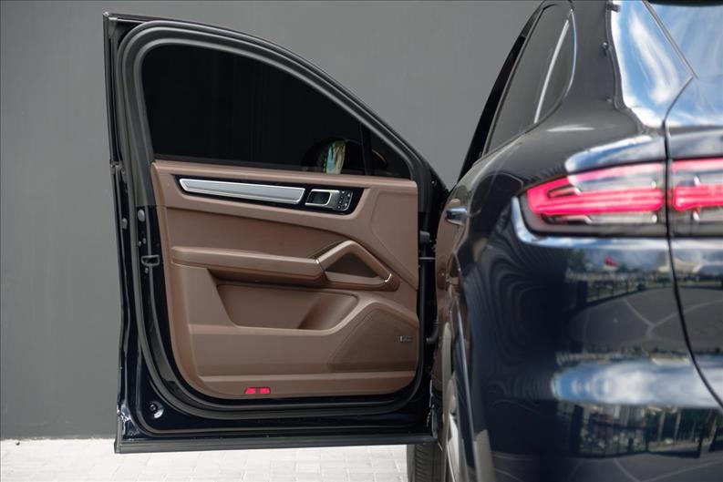 Porsche-CAYENNE-3.0 V6 E-hybrid Coupé Platinum Edition AWD S