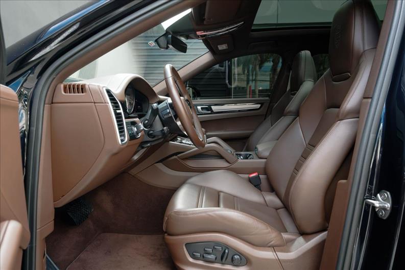 Porsche-CAYENNE-3.0 V6 E-hybrid Coupé Platinum Edition AWD S