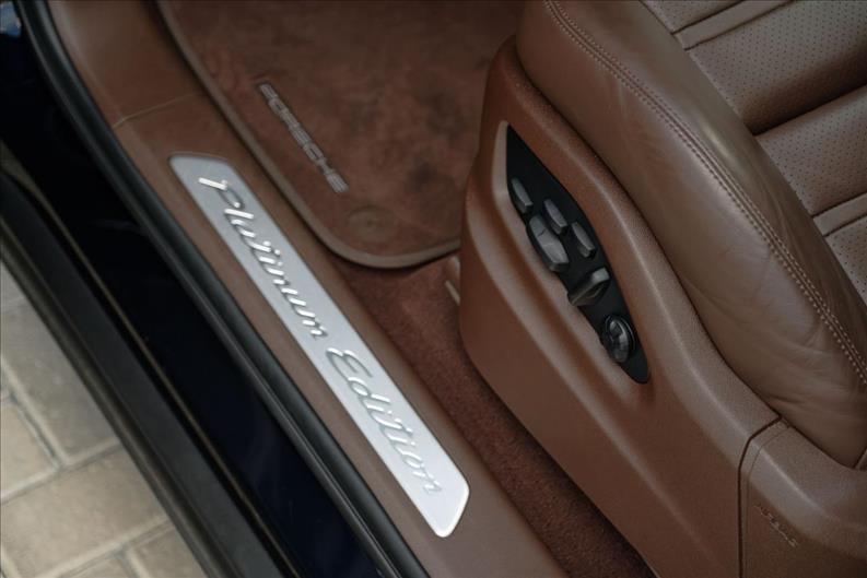 Porsche-CAYENNE-3.0 V6 E-hybrid Coupé Platinum Edition AWD S