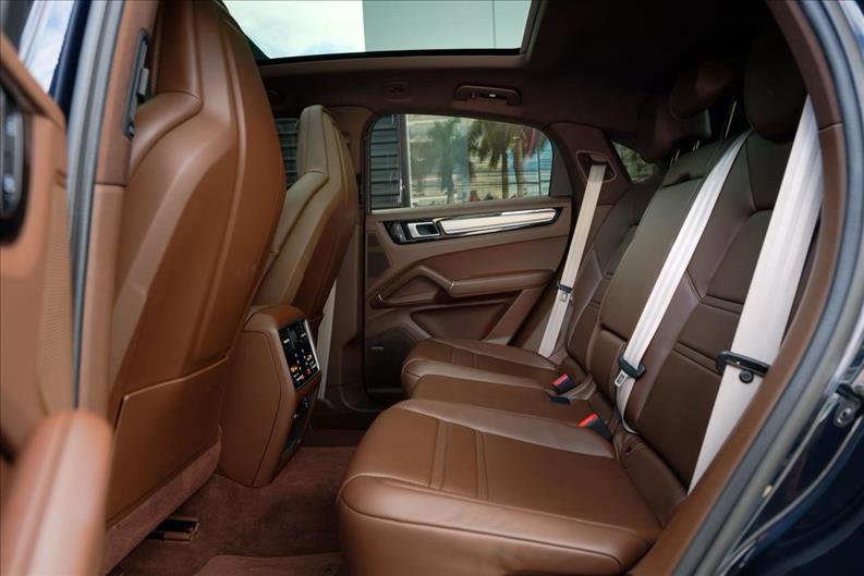 Porsche-CAYENNE-3.0 V6 E-hybrid Coupé Platinum Edition AWD S