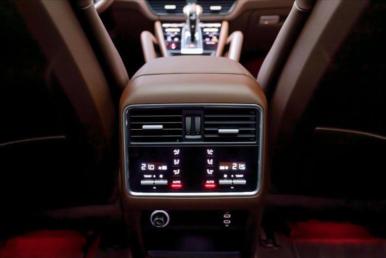 Porsche-CAYENNE-3.0 V6 E-hybrid Coupé Platinum Edition AWD S