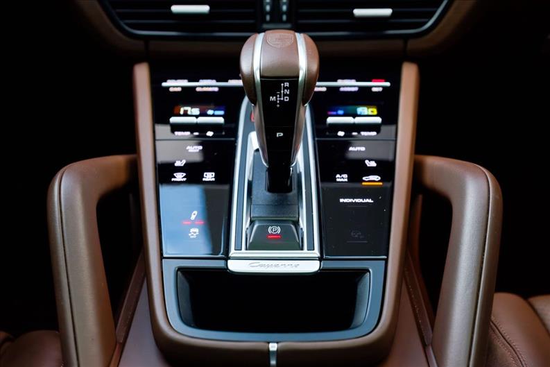 Porsche-CAYENNE-3.0 V6 E-hybrid Coupé Platinum Edition AWD S