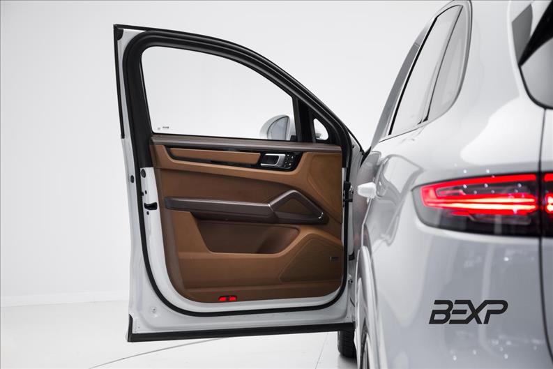 Porsche-CAYENNE-3.0 V6 E-hybrid Platinum Edition AWD S