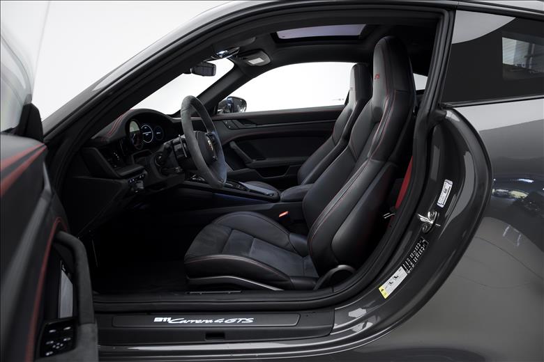 Porsche-911-3.0 24V H6 Carrera 4 GTS