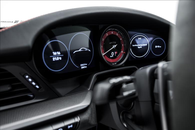 Porsche-911-3.0 24V H6 Carrera 4 GTS