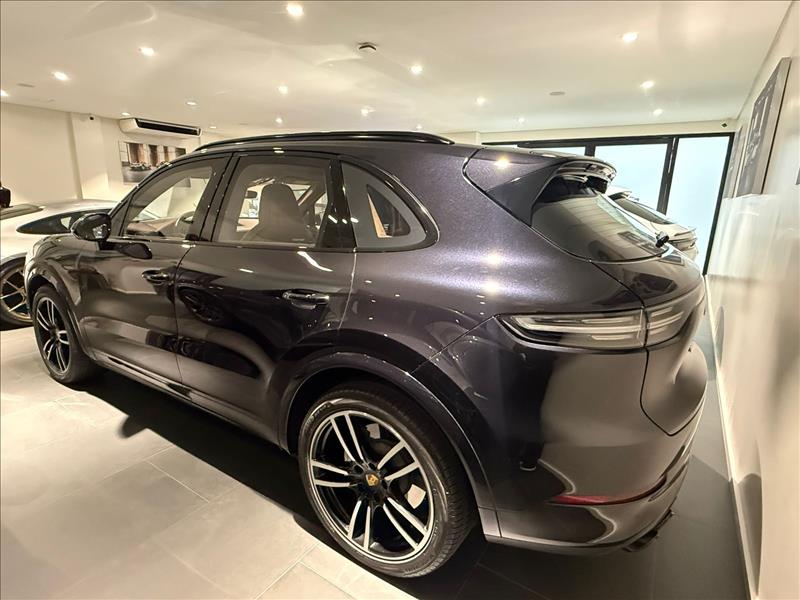Porsche-CAYENNE-4.0 V8 Turbo AWD S