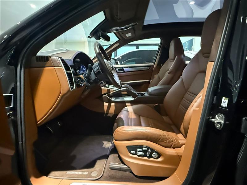 Porsche-CAYENNE-4.0 V8 Turbo AWD S