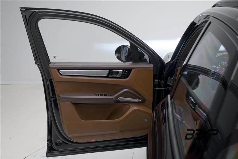 Porsche-CAYENNE-4.0 V8 Turbo AWD S