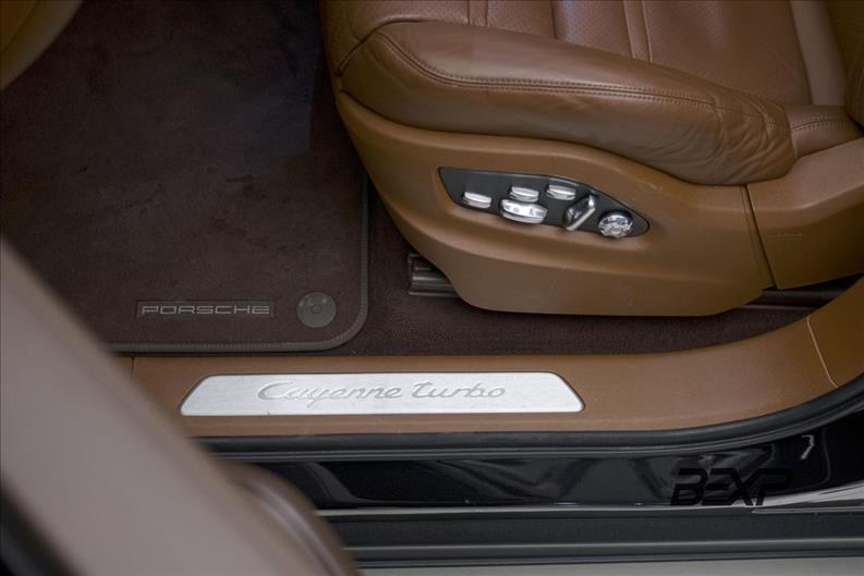 Porsche-CAYENNE-4.0 V8 Turbo AWD S