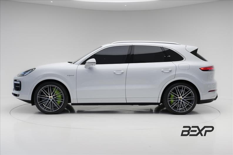 Porsche-CAYENNE-4.0 V8 E-hybrid Turbo S AWD S