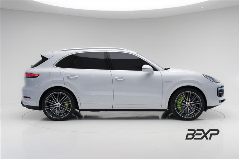 Porsche-CAYENNE-4.0 V8 E-hybrid Turbo S AWD S
