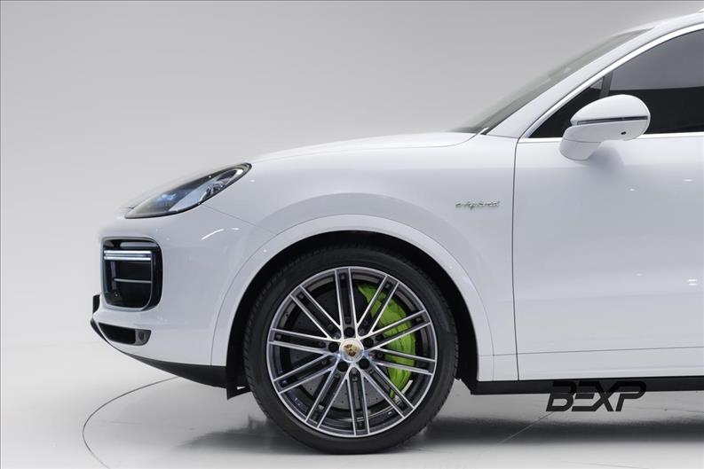 Porsche-CAYENNE-4.0 V8 E-hybrid Turbo S AWD S