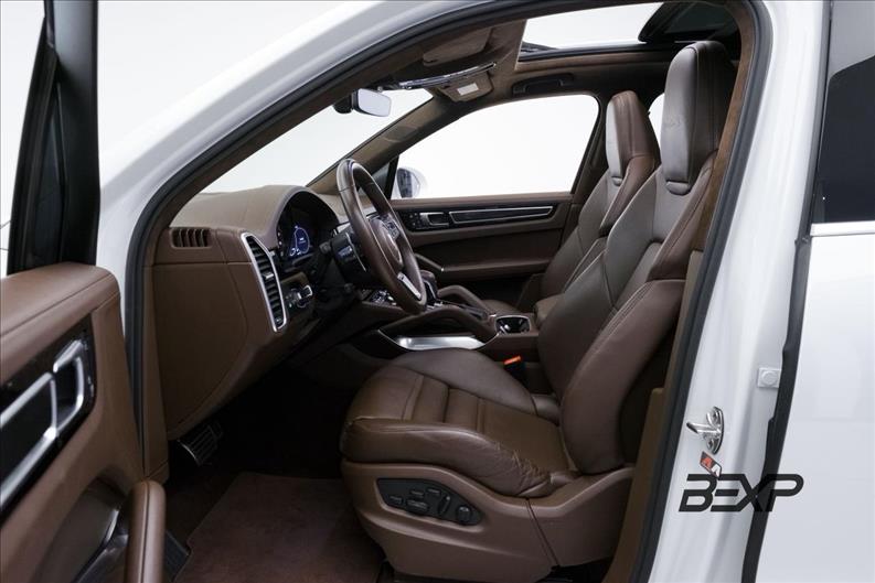 Porsche-CAYENNE-4.0 V8 E-hybrid Turbo S AWD S