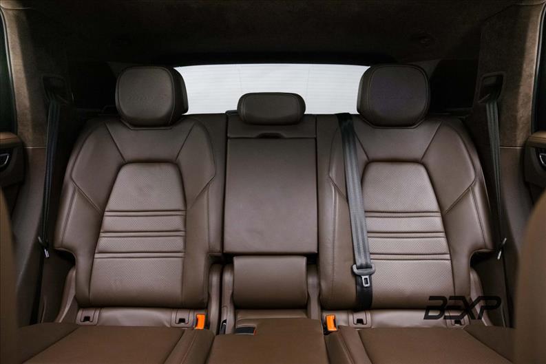 Porsche-CAYENNE-4.0 V8 E-hybrid Turbo S AWD S