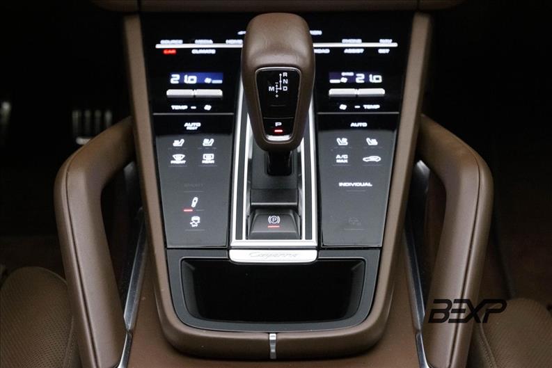 Porsche-CAYENNE-4.0 V8 E-hybrid Turbo S AWD S