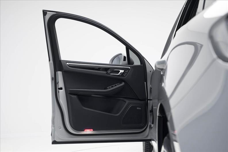 Porsche-MACAN-2.9 V6 Biturbo S