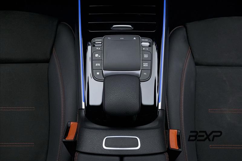 MERCEDES BENZ-GLA 200-1.3 GCI AMG Line 7g-dct