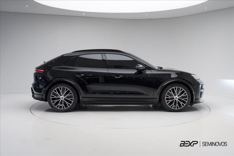 Porsche-MACAN-Turbo