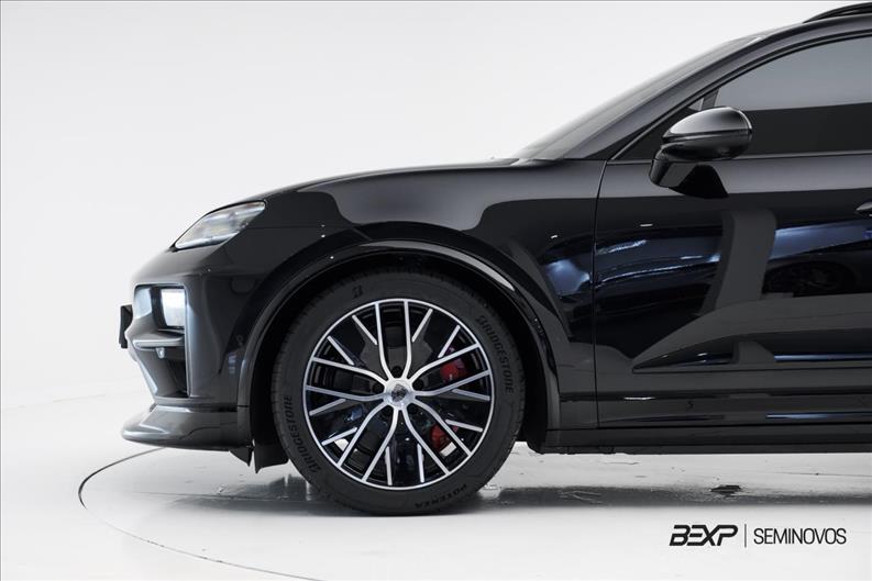 Porsche-MACAN-Turbo